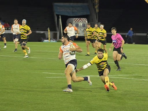 tarucas vencio a peñarol en montevideo y se prendio